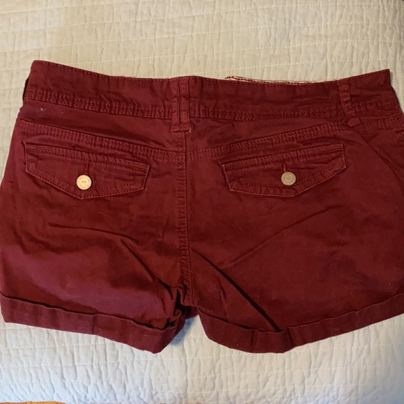 Size 8 Maroon Aeropostale Jean Shorts - Picture 2 of 3